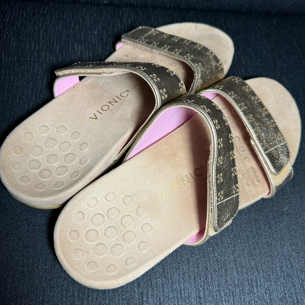 Vionic Nakia Sandals, Gold straps, Hook-and-loop closure, 10 Wide, EUC